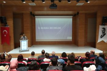 Fakültemiz Tarafından "İş Arama Becerileri" Konulu Konferans Düzenlendi